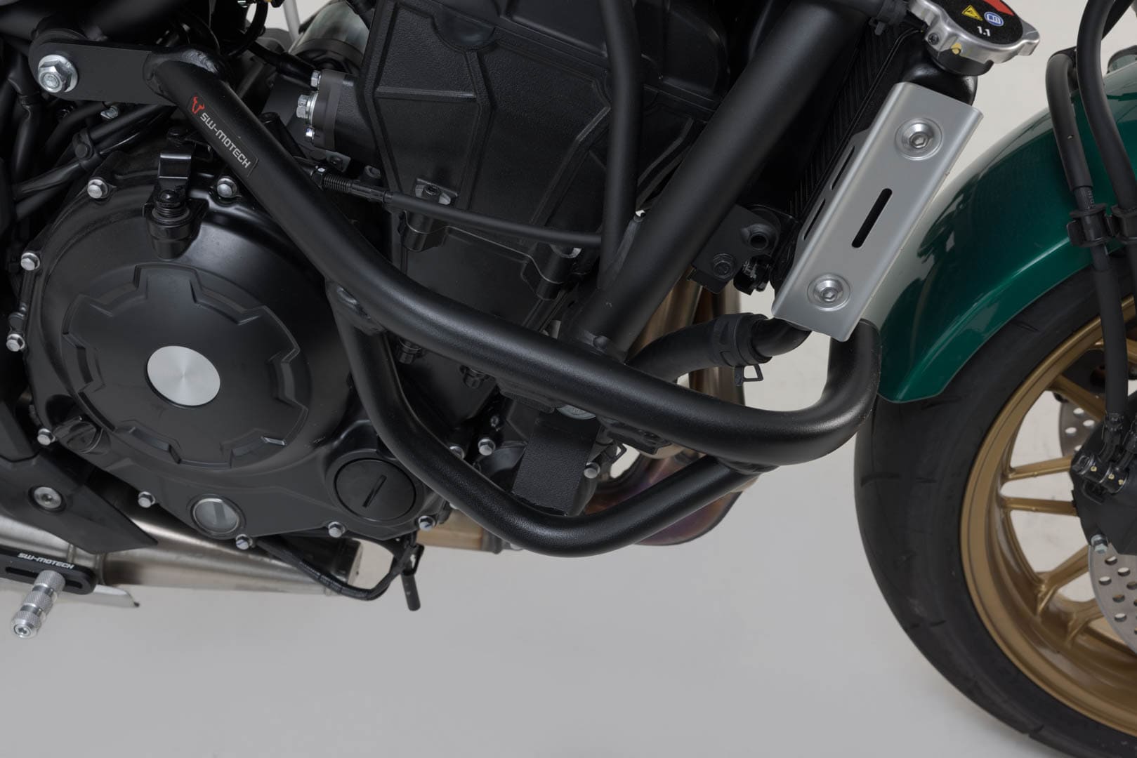 SW-Motech Crash BAR, čierna. Kawasaki Z650 / Z650rs / Z650 S.