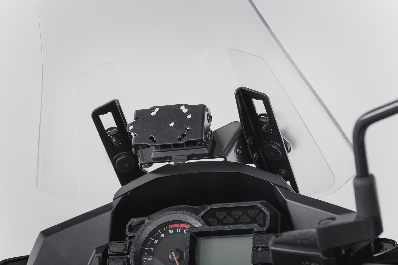 Držiak GPS SW-Motech pre kokpit, čierny. Kawasaki Versys 1000 (15–17).