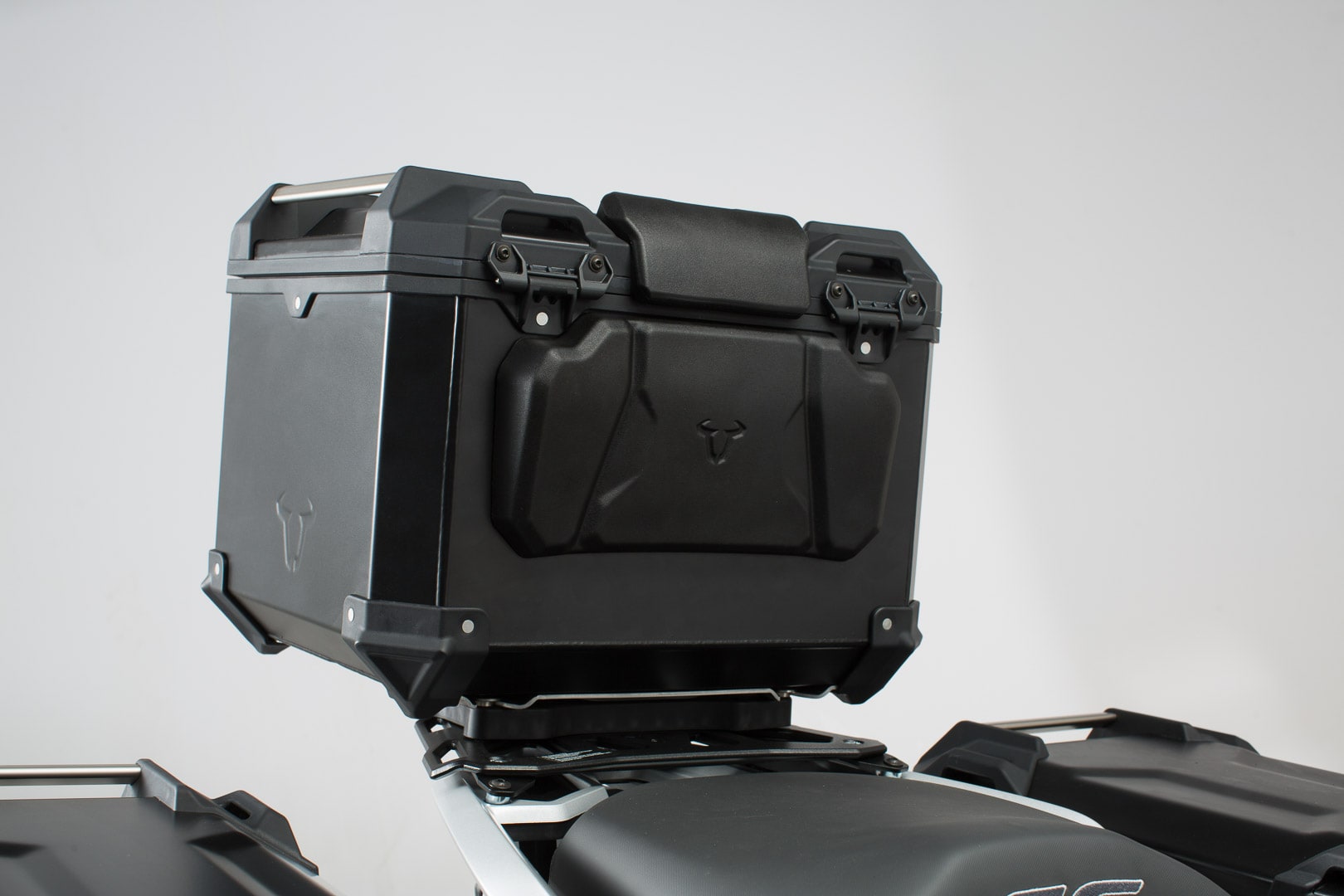 SW-Motech Trax ADV TOP Case – opierka chrbta pre spolujazdca k kufru Trax ADV TOP Case. Čierna.