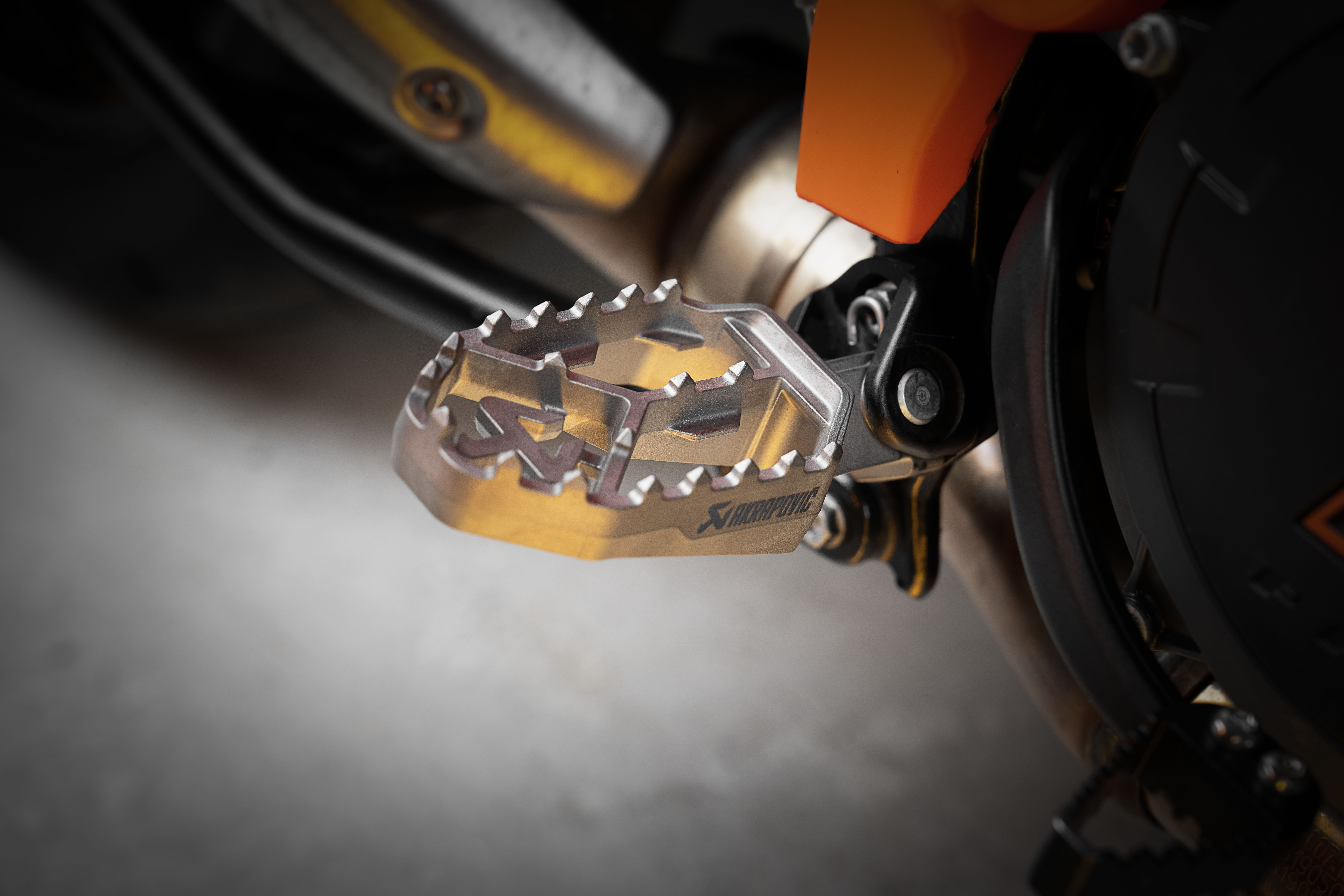 Akrapovic Adventure Footpeg Set (Titanium) – GASGAS / Husqvarna / KTM