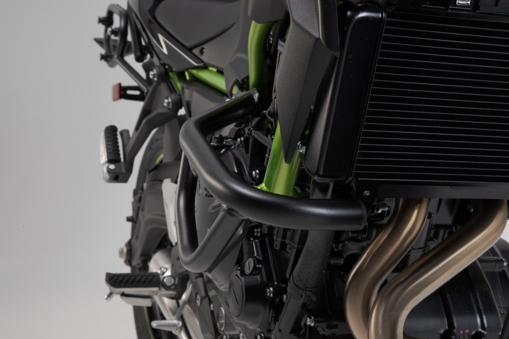 SW-Motech Crash BAR, čierna. Kawasaki Z650 / Z650rs / Z650 S.