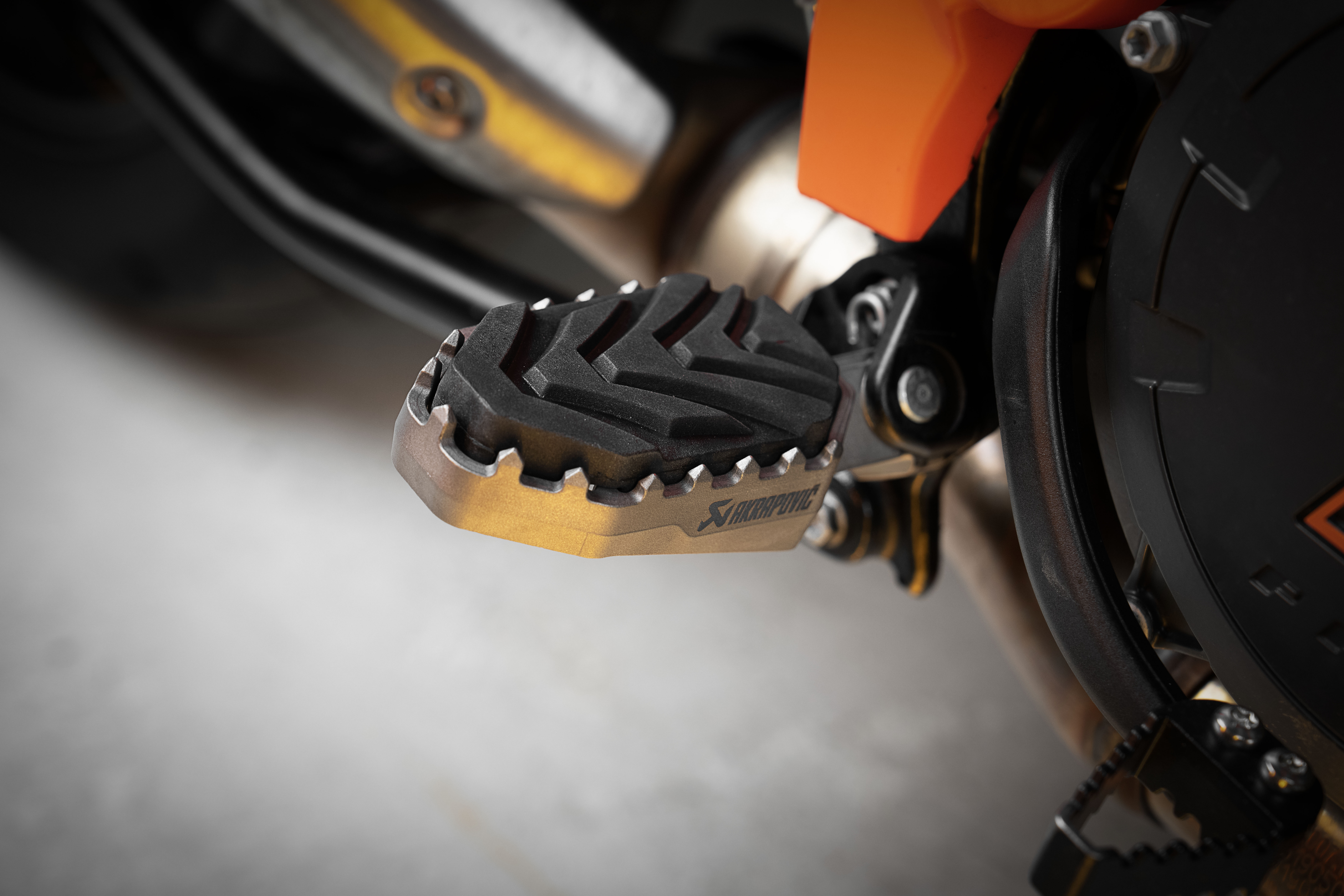 Akrapovic Adventure Footpeg Set (Titanium) – GASGAS / Husqvarna / KTM
