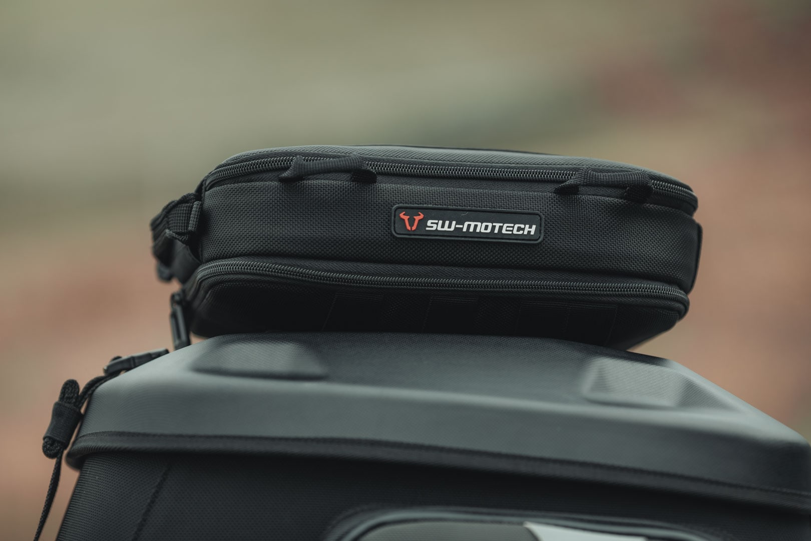 SW-Motech PRO Cargobag Tail BAG 1680d z balistického nylonu. Čierna/antracitová. 50 l.