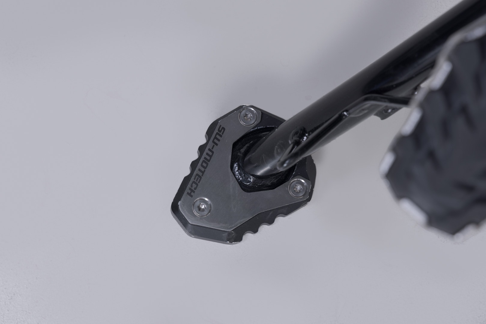 SW-Motech Extension FOR Side Stand Foot Black/silver. Kawasaki Kle500 / Kle500 SE (26-).