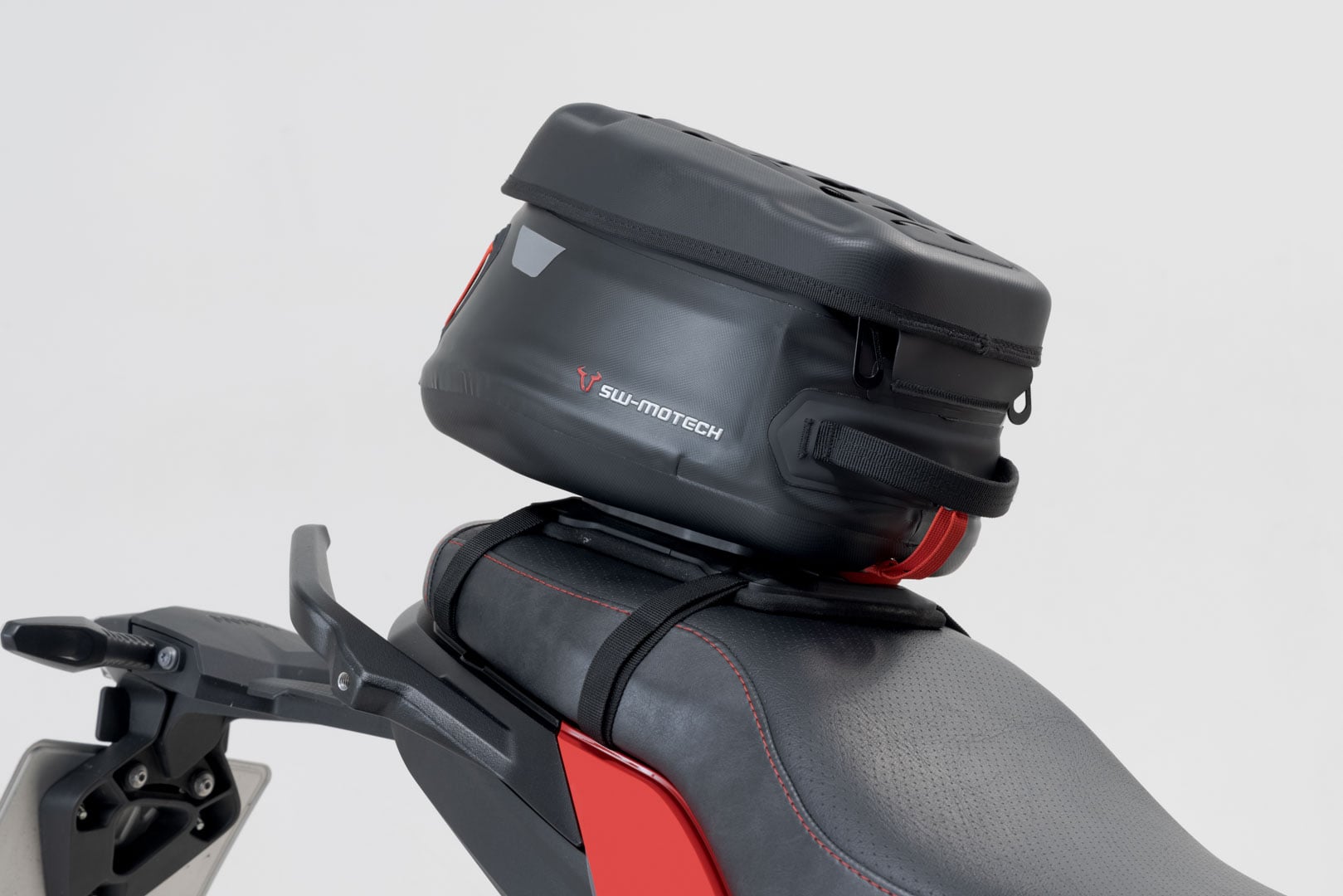 SW-Motech PRO krúžok na sedadlo, čierny. Určený na montáž na sedadlo.