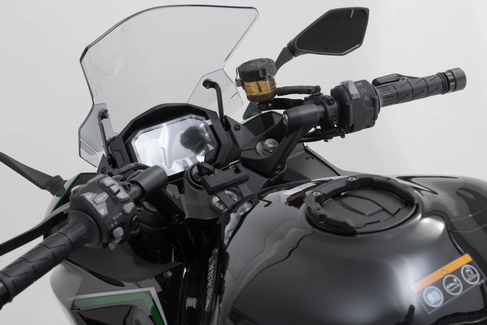 Držiak GPS SW-Motech na riadidlá, čierny. Kawasaki Z1000sx, Ninja 1000sx, 1100sx/se.