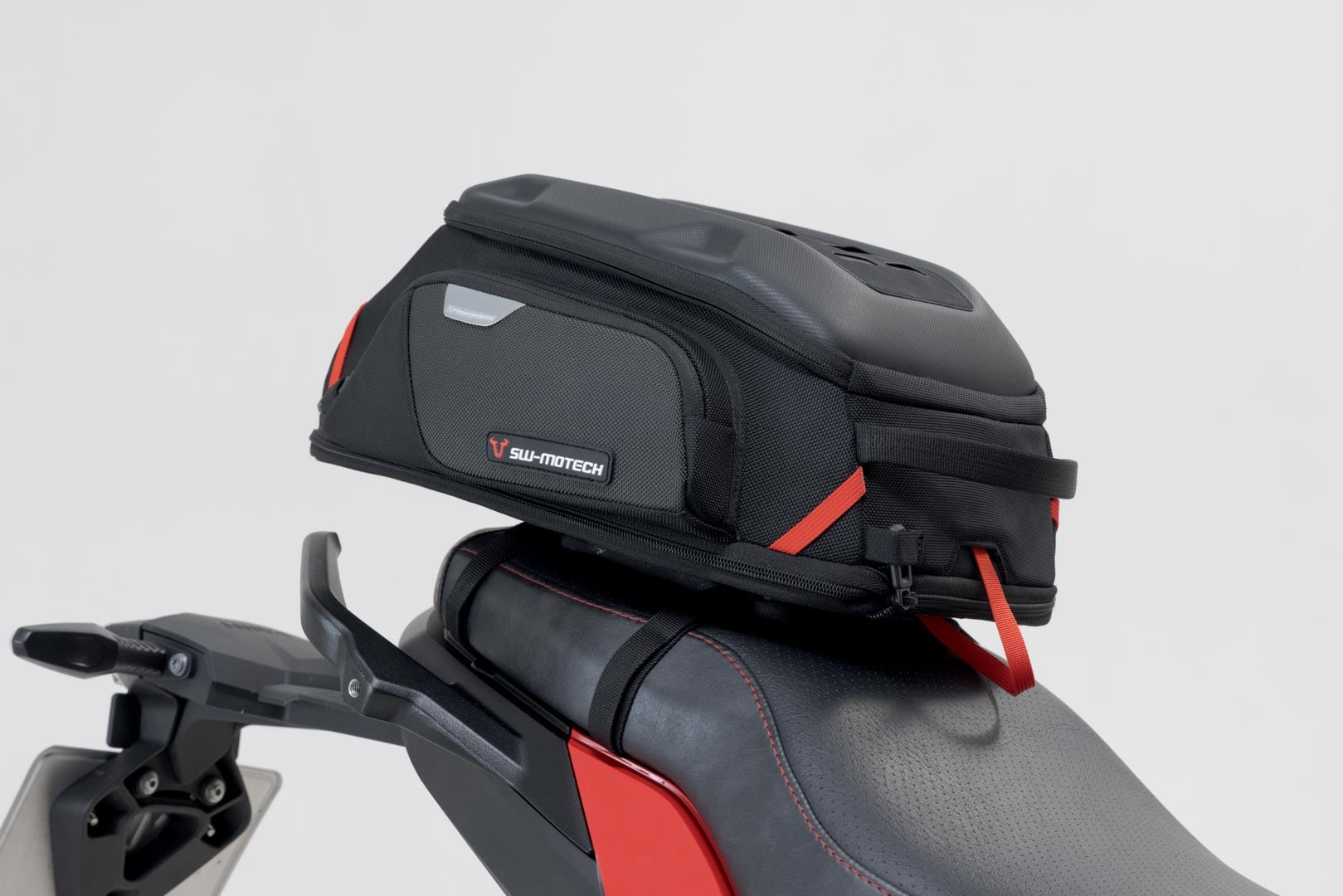 SW-Motech PRO krúžok na sedadlo, čierny. Určený na montáž na sedadlo.