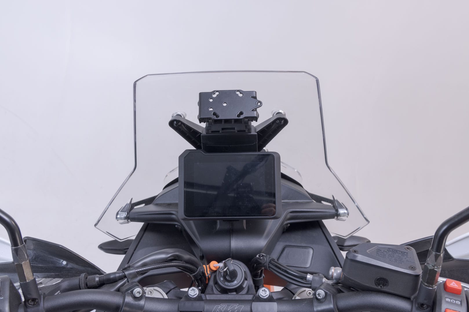 Držiak GPS SW-Motech pre kokpit, čierny. KTM 890 ADV (22-).