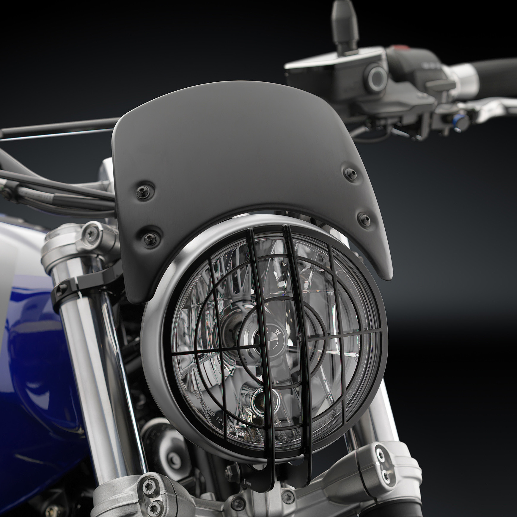 Low headlight fairing