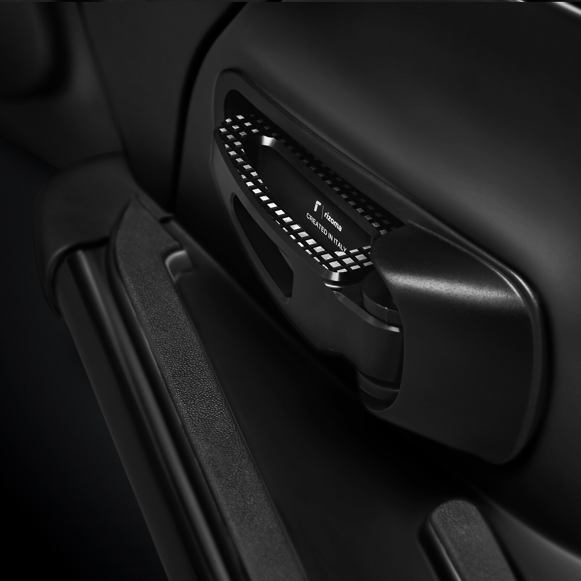 Passenger foot pegs