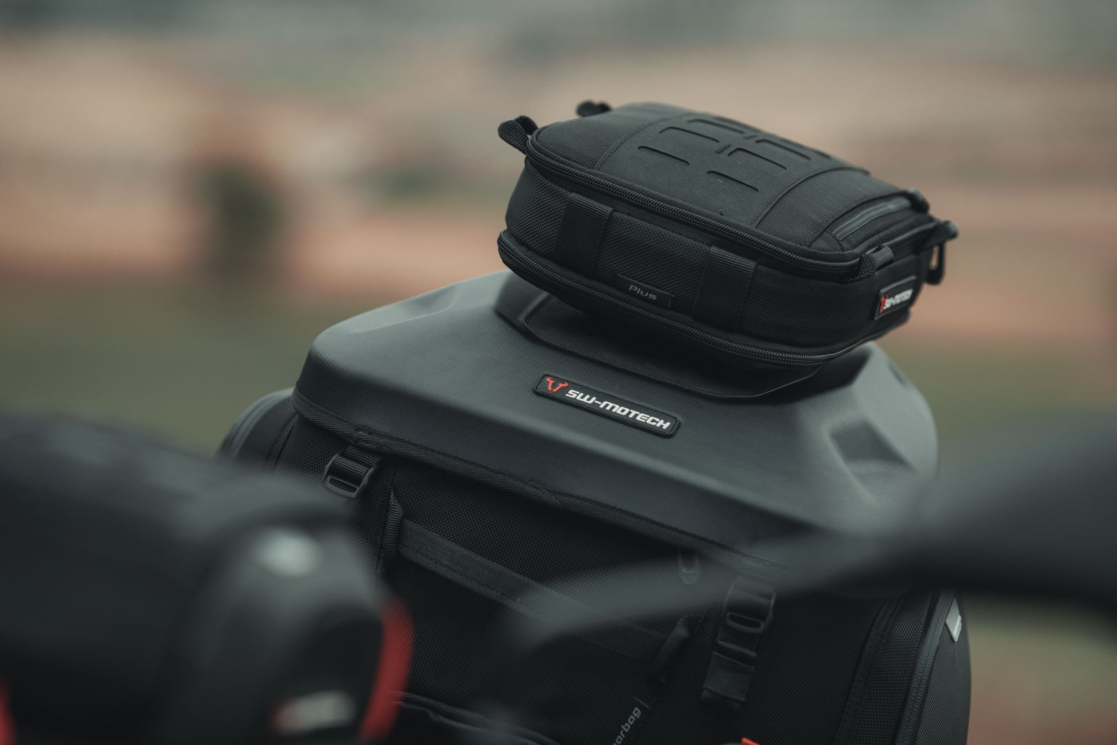 SW-Motech PRO Roadpack zadná taška z balistického nylonu 1680d. Čierna/antracitová. 8–14 l.