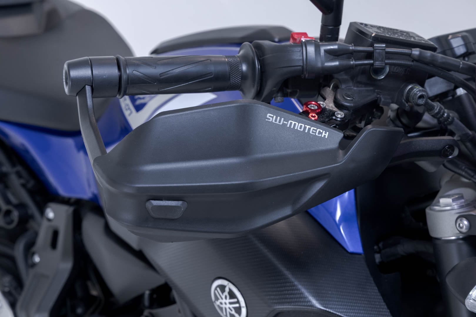 SW-Motech Adventure Handguard KIT Black. Yamaha Mt-07 (14-20).
