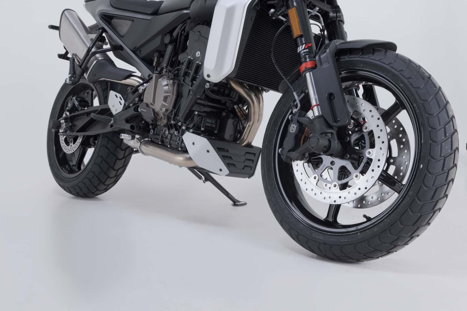 SW-Motech Front Spoiler Black/silver. Husqvarna Svart-/vitpilen 801.