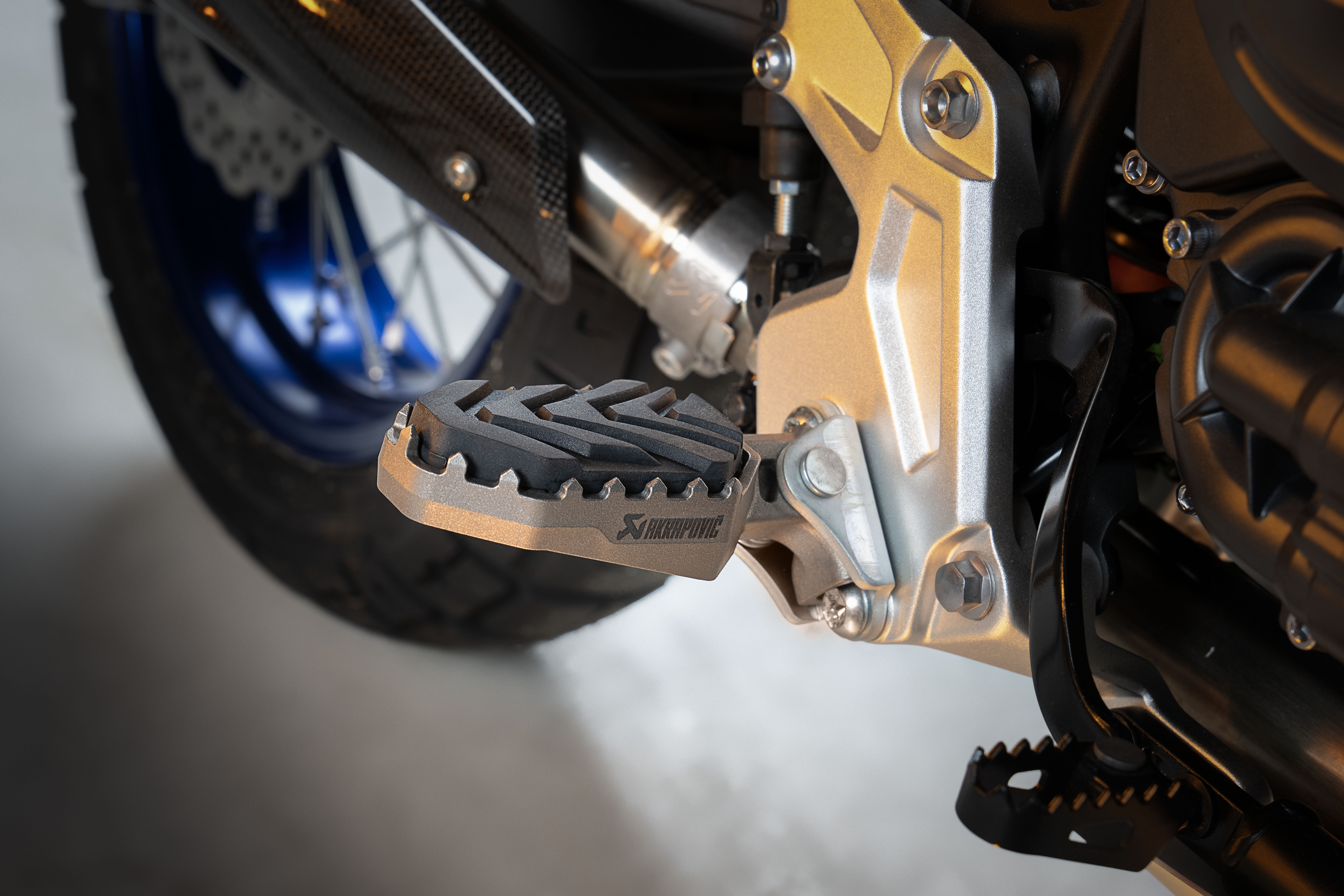 Akrapovic Adventure Footpeg Set (Titanium) – Yamaha Ténéré 700