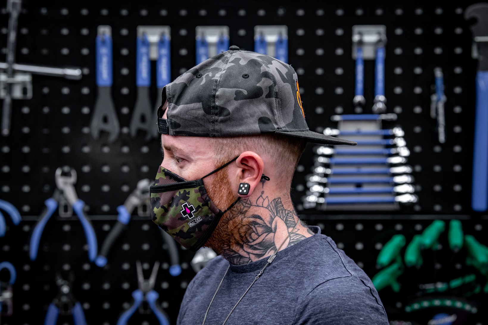 Muc-Off Reuseable Face Mask WOODLAND CAMO - L