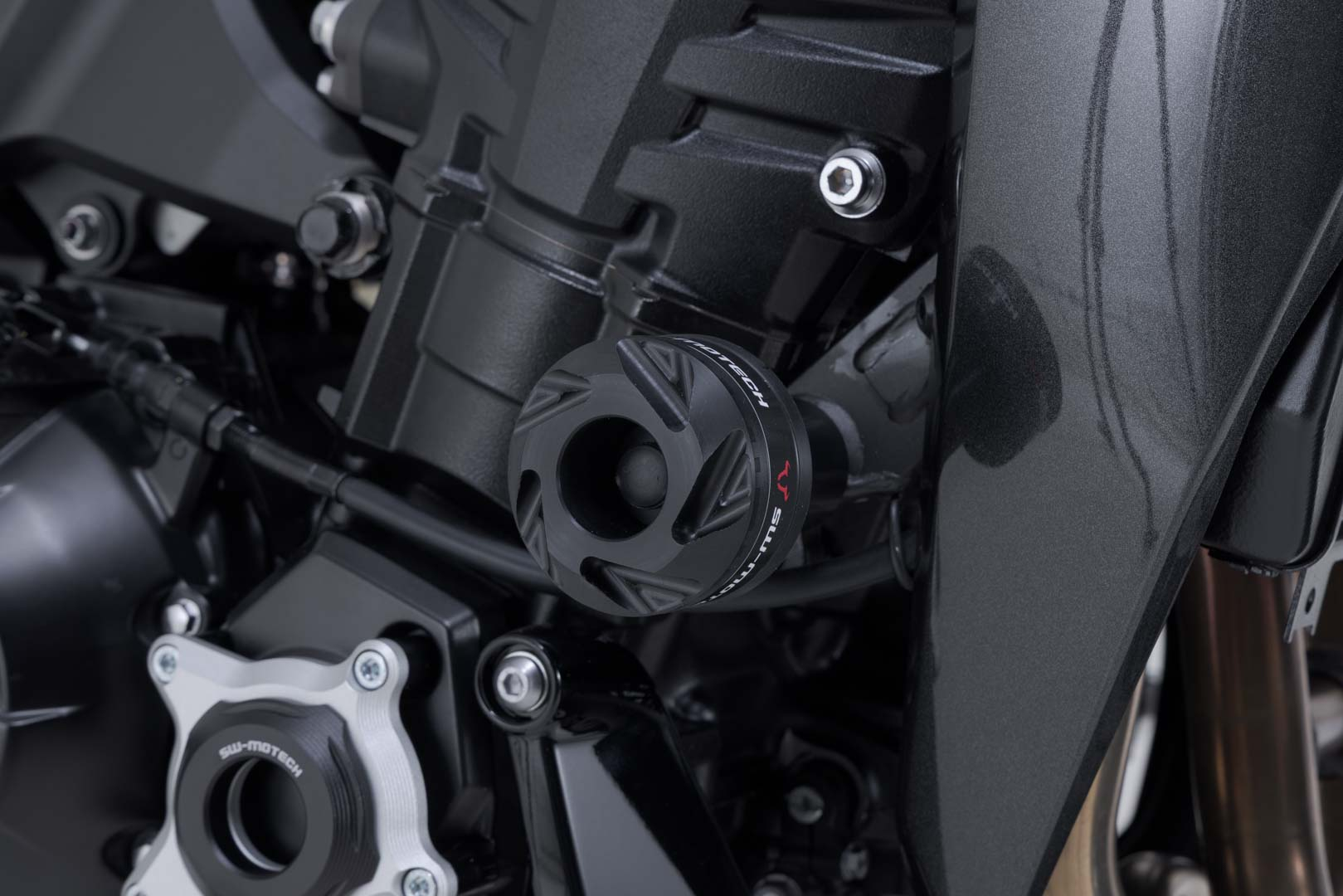 SW-Motech Frame Slider KIT Black. Kawasaki Z900 Models (16-), Z1100 (25-).