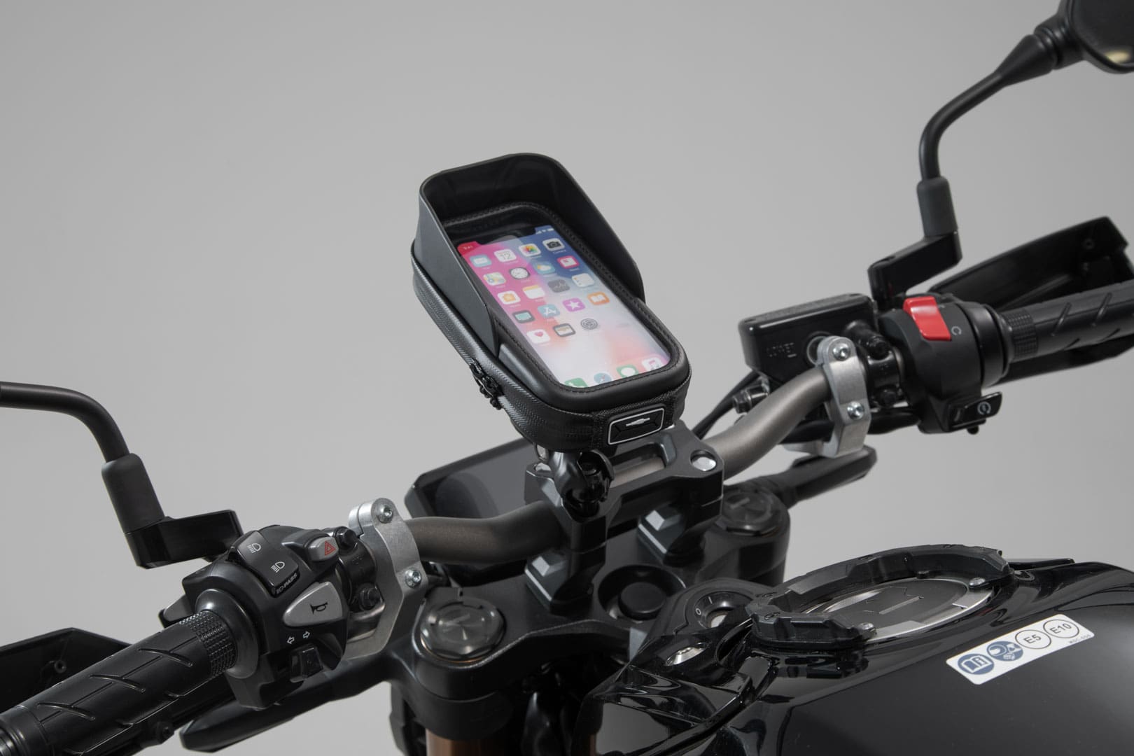 Držiak GPS SW-Motech na riadidlá, čierny. Kawasaki Z1000sx, Ninja 1000sx, 1100sx/se.