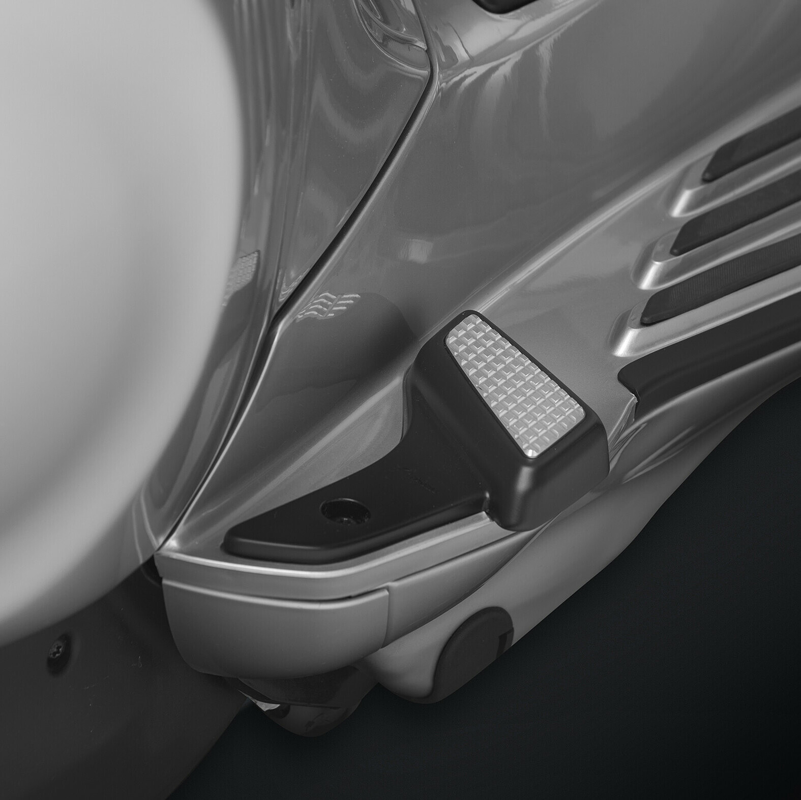 Passenger foot pegs