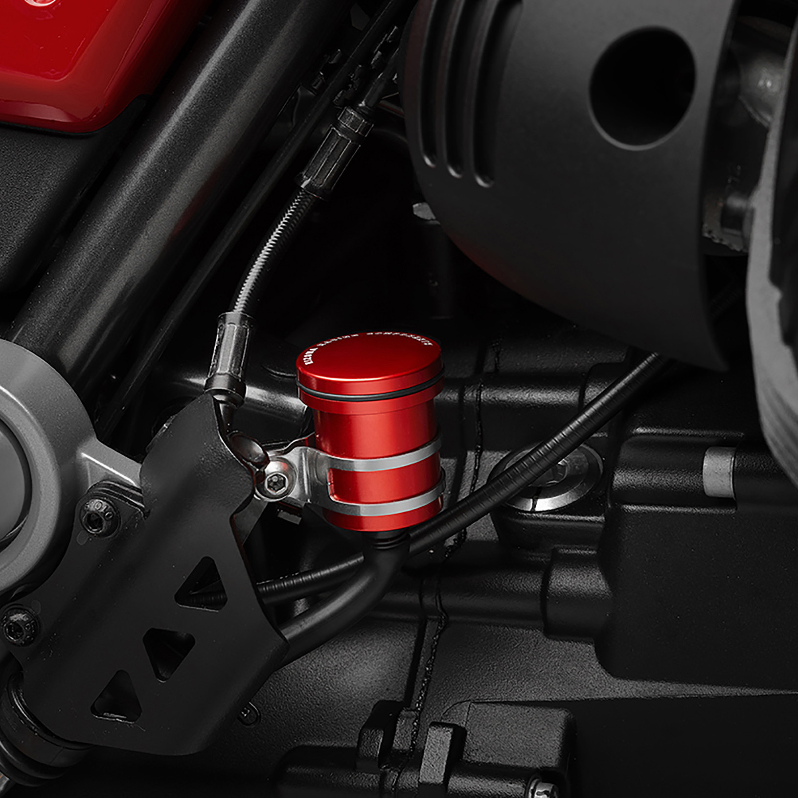Rear brake fluid reservoir