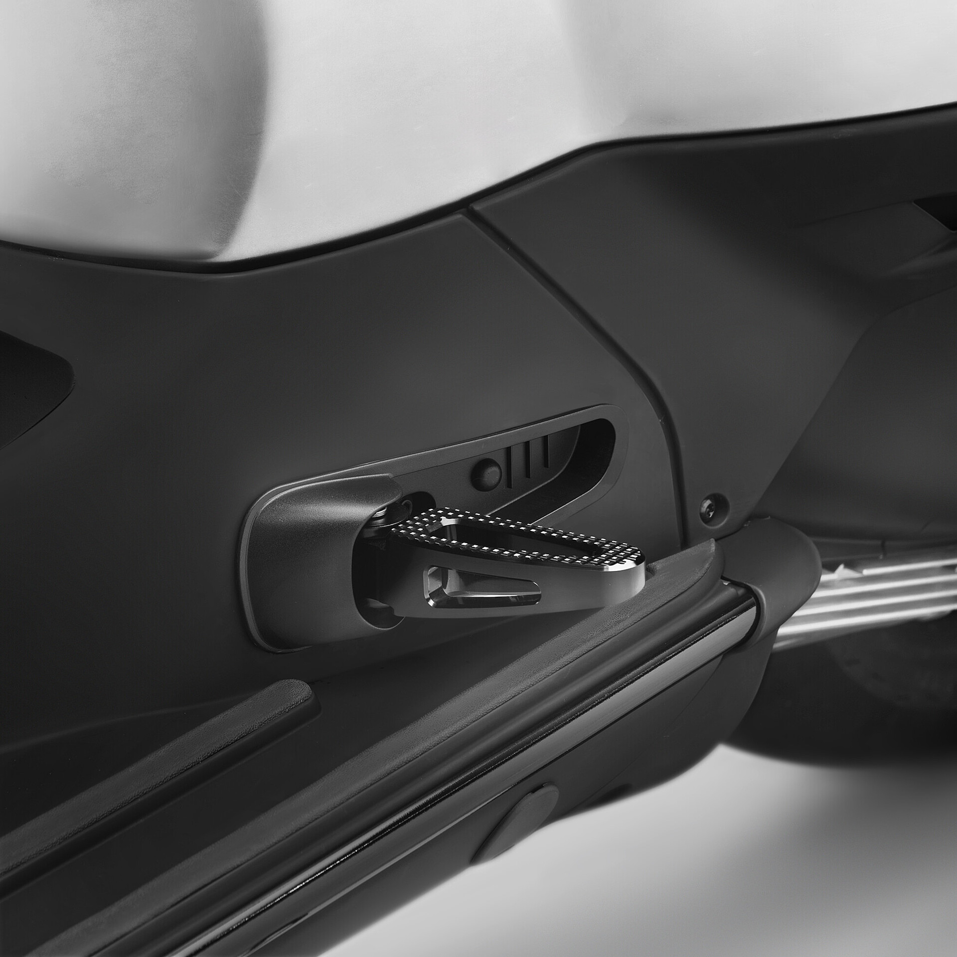 Passenger foot pegs