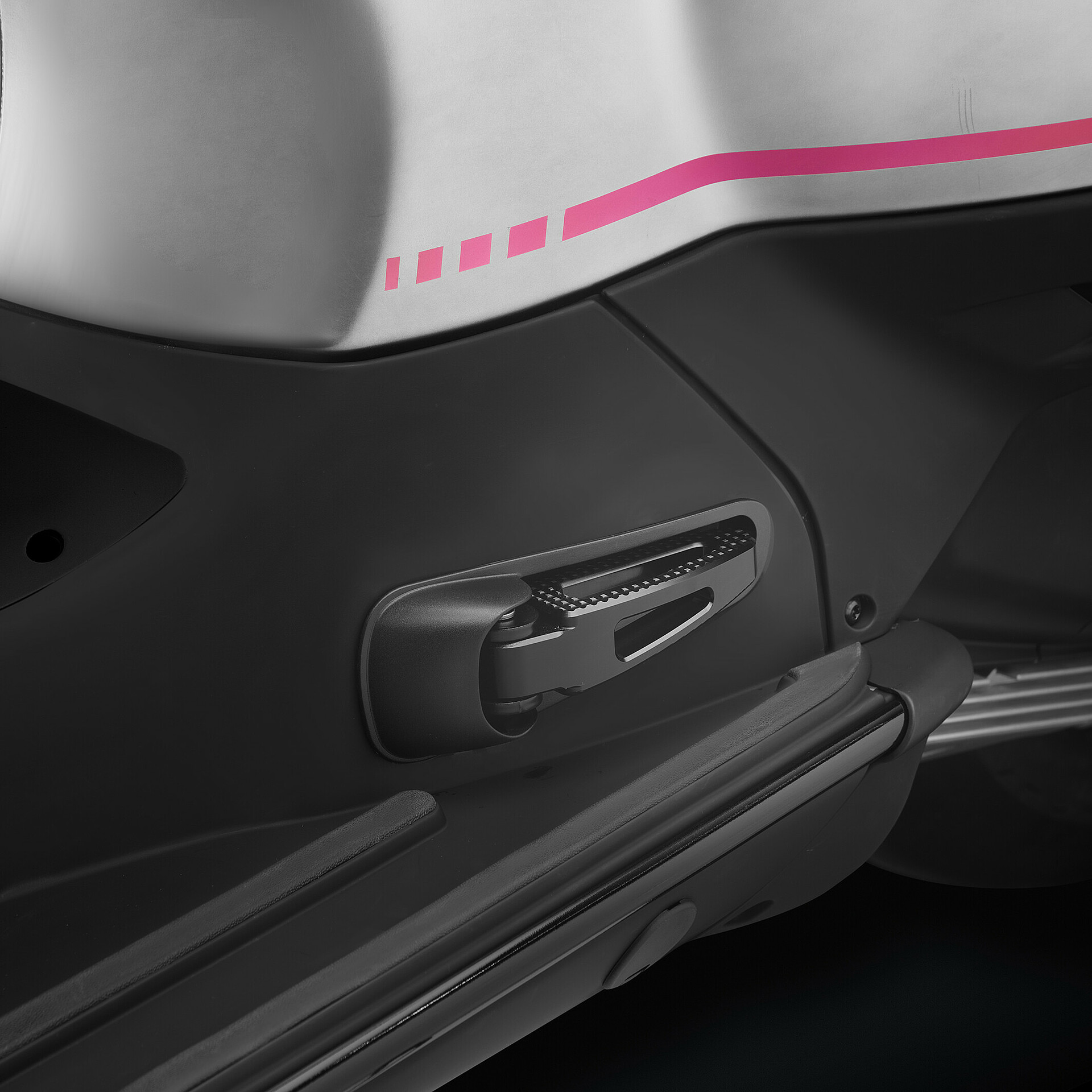 Passenger foot pegs