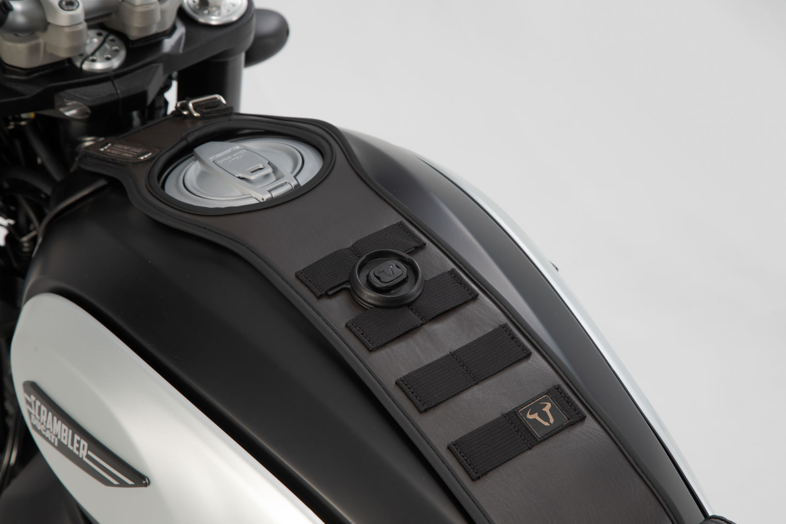 Držiak SW-Motech T-lock s adaptérom Molle.